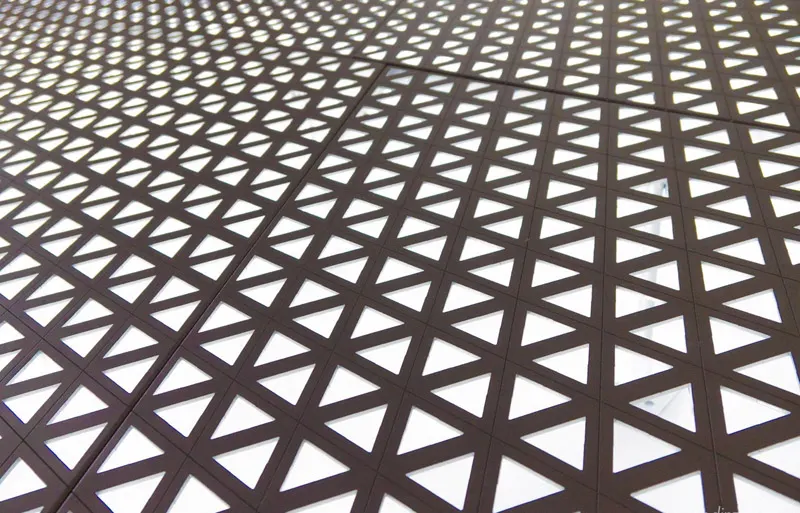 Tôle décorative en aluminium perforé en matériau AA6063 pour clôture et bardage architectural — Foshan Qi Aluminum Decorative Materials Co. Ltd