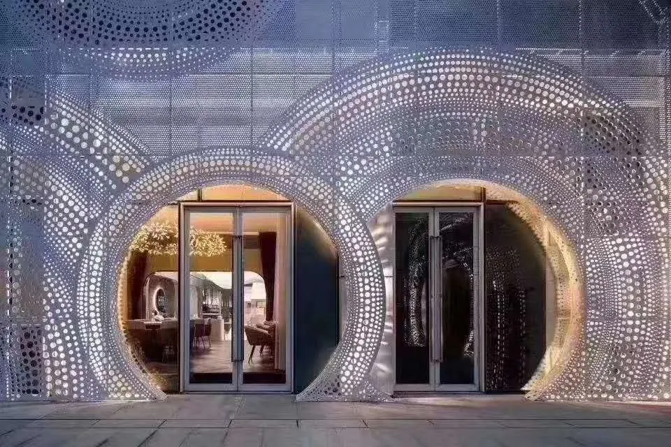 Panneaux décoratifs extérieurs en aluminium AA3003 pour bâtiments — Foshan Qi Aluminum Decorative Materials Co. Ltd
