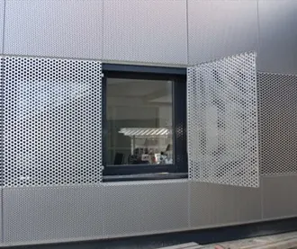 Nouveau motif feuille en aluminium perforée par jet d'eau AA2020 pour décoration extérieure de bâtiment — Foshan Qi Aluminum Decorative Materials Co., Ltd