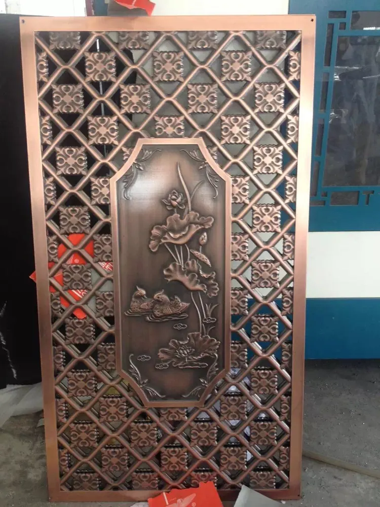 : Panneaux décoratifs intérieurs modernes en acier inoxydable pour la décoration de murs et cloisons — Foshan Qi Aluminum Decorative Materials Co., Ltd