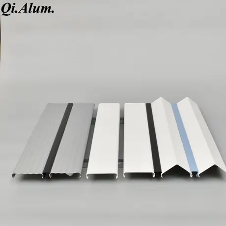 Plafond carré en aluminium à la mode 2020 pour décoration intérieure de bâtiment
