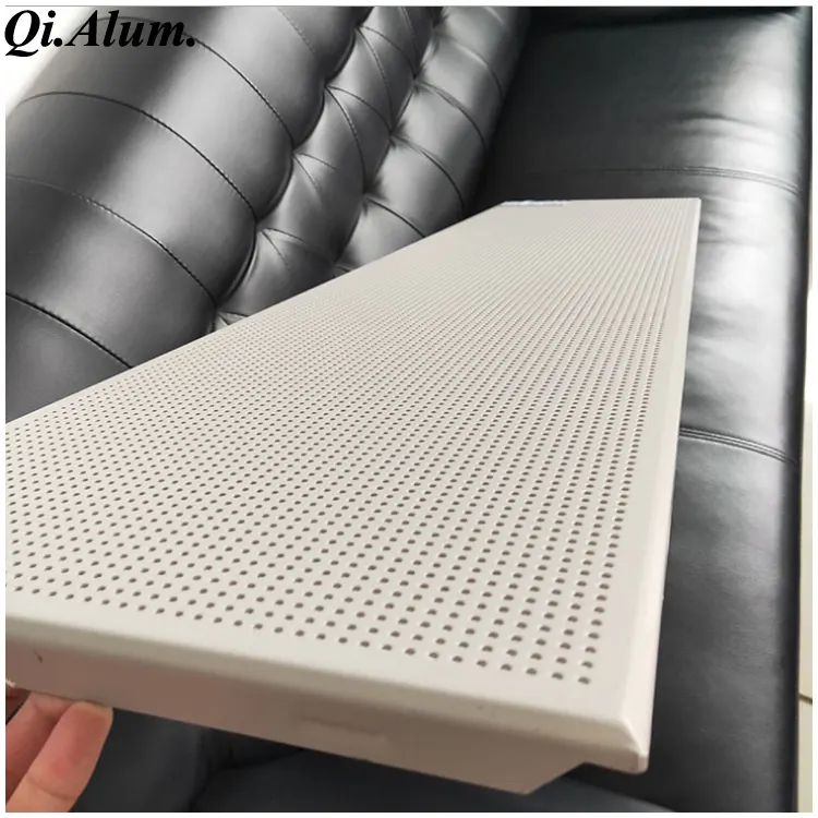 Support de fixation en métal aluminium perforé pour plaque de plafond en bâtiment — Foshan Qi Aluminum Decorative Materials Co. Ltd