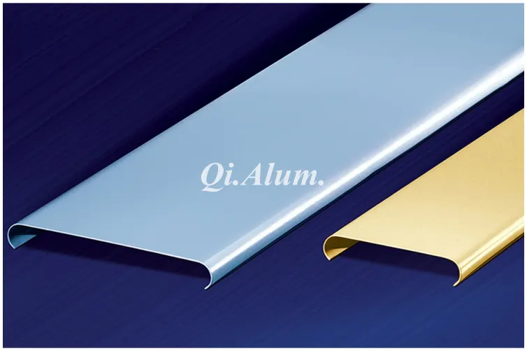 Matériau de revêtement poudre pour plafond suspendu en aluminium carré — Foshan Qi Aluminum Decorative Materials Co. Ltd
