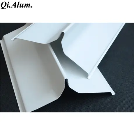 Tube carré en aluminium 50*50 mm pour plafond intérieur