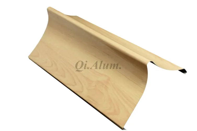 Plafond métallique décoratif en forme de V pour bureau — Foshan Qi Aluminum Decorative Materials Co. Ltd