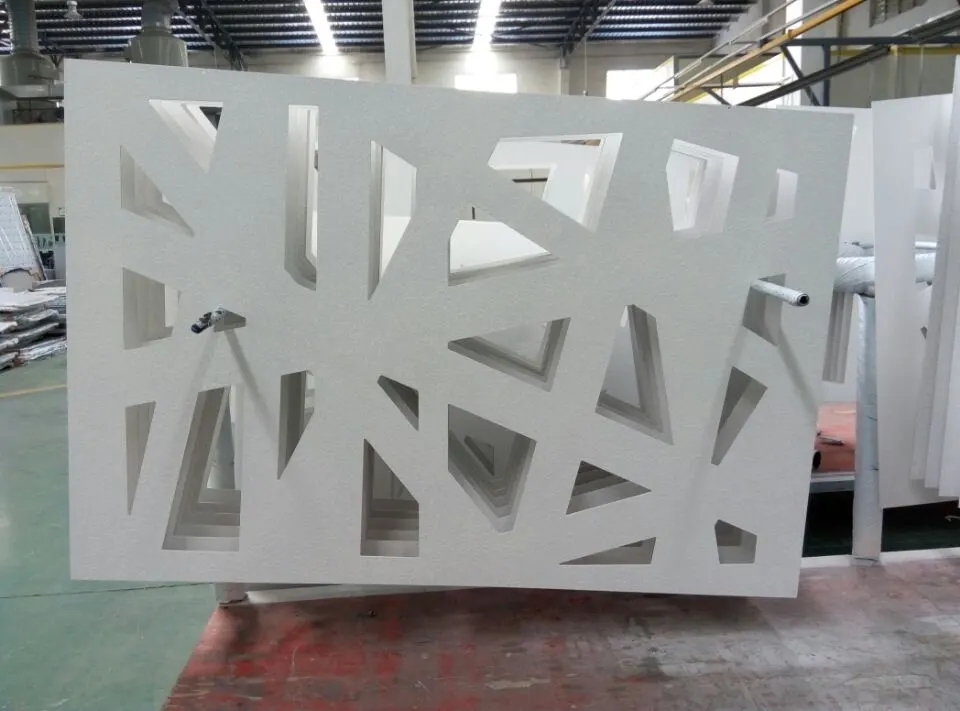 Panneau de façade extérieure en aluminium perforé découpé CNC — Foshan Qi Aluminum Decorative Materials Co. Ltd