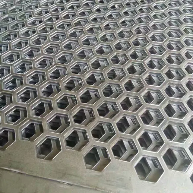 Feuille d'aluminium percée sur mesure — Foshan Qi Aluminum Decorative Materials Co., Ltd