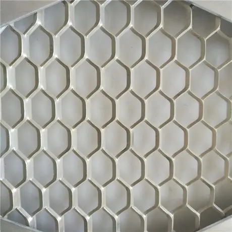 panneau en maille d'aluminium en solde