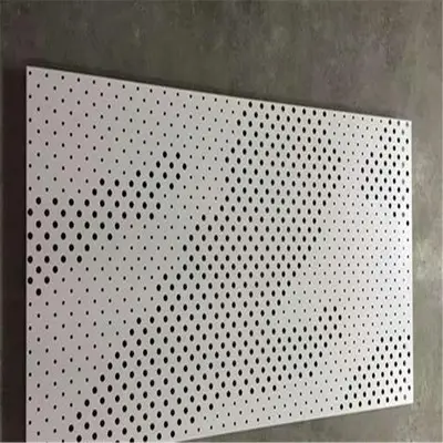 Feuilles en aluminium perforé AA5005, peinture PPG, panneaux décoratifs résistants au feu