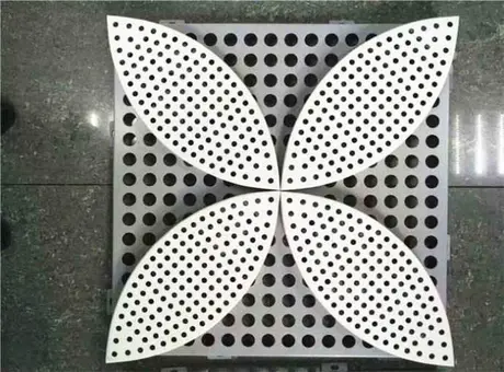 Panneau aluminium perforé ignifugé AA1100, panneau de façade en aluminium AA1060, fabricant de panneaux