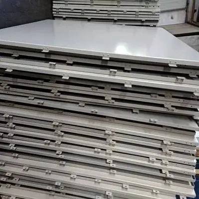 Panneaux pleins en aluminium finition bois PVDF pour décoration de bâtiments