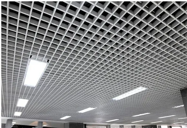 Panneau décoratif de plafond en aluminium métal AA1060, finition usinée, panneau de plafond en aluminium ignifuge — Foshan Qi Aluminum Decorative Materials Co. Ltd