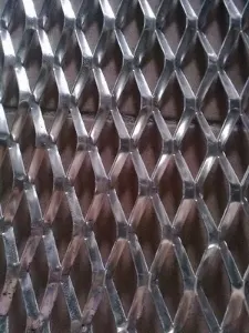 Méseau en acier inoxydable à mailles élargies en fil en losange — Foshan Qi Aluminum Decorative Materials Co. Ltd