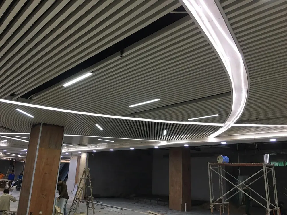 Panneau métallique perforé en aluminium à trous ronds en vente chaude / Tôle perforée en aluminium, tôle en maille métallique en aluminium, tôle en fil métallique — Foshan Qi Aluminum Decorative Materials Co. Ltd