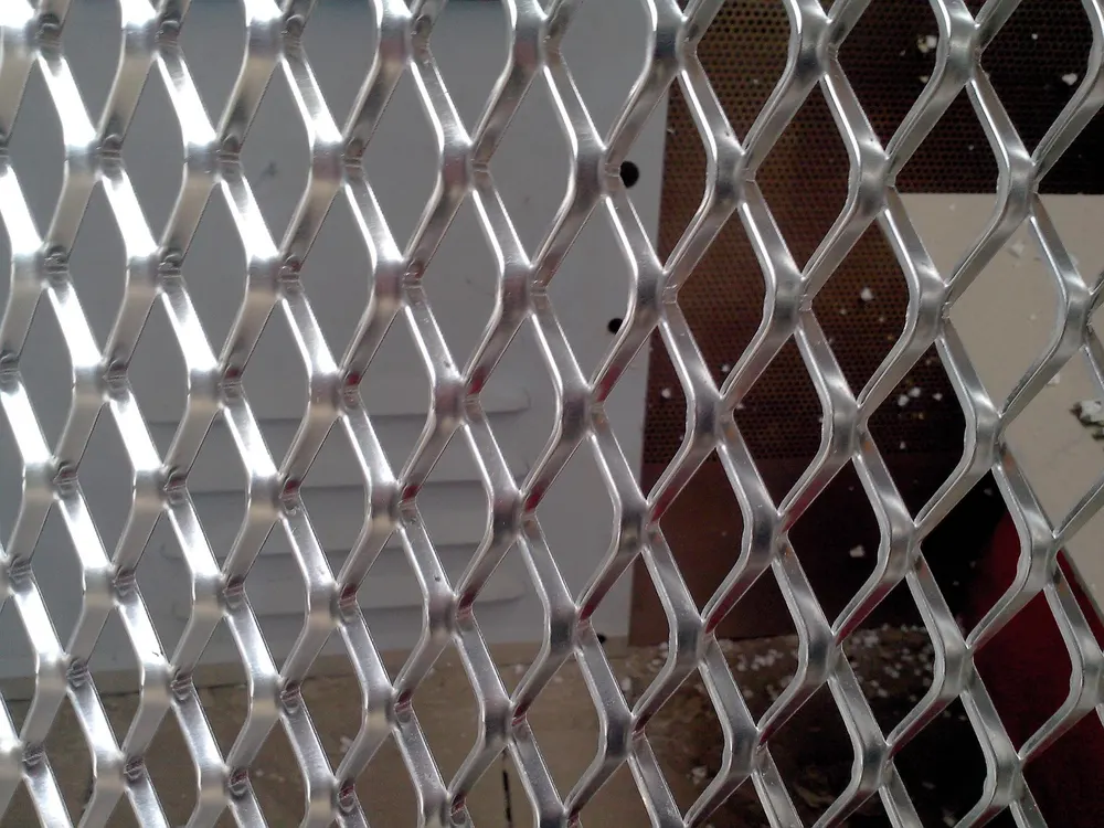 Feuille de maille métallique décorative en aluminium gravé AA1060, en Chine — Foshan Qi Aluminum Decorative Materials Co., Ltd