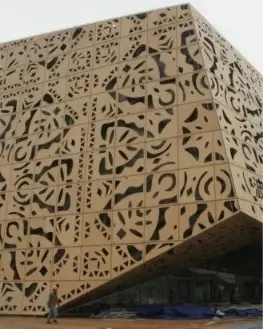 Panneaux décoratifs en aluminium laser perforé populaires pour décoration intérieure/extérieure