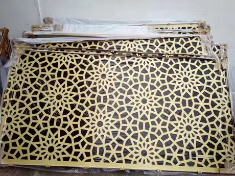 Panneaux décoratifs perforés en aluminium pour mur-rideau métallique