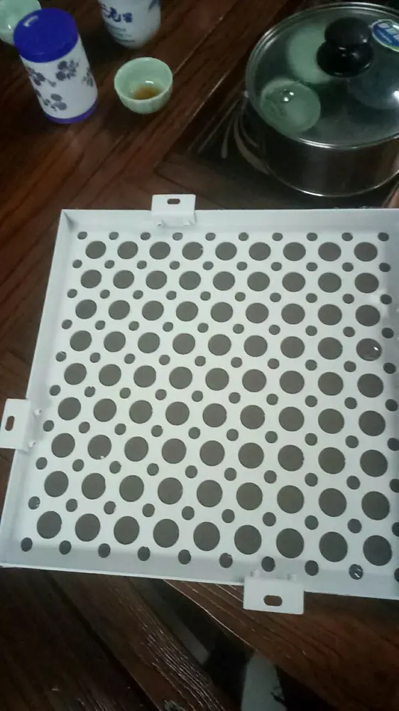 Verre feuilleté pour auvent de toit de portes et fenêtres — Foshan Qi Aluminum Decorative Materials Co. Ltd