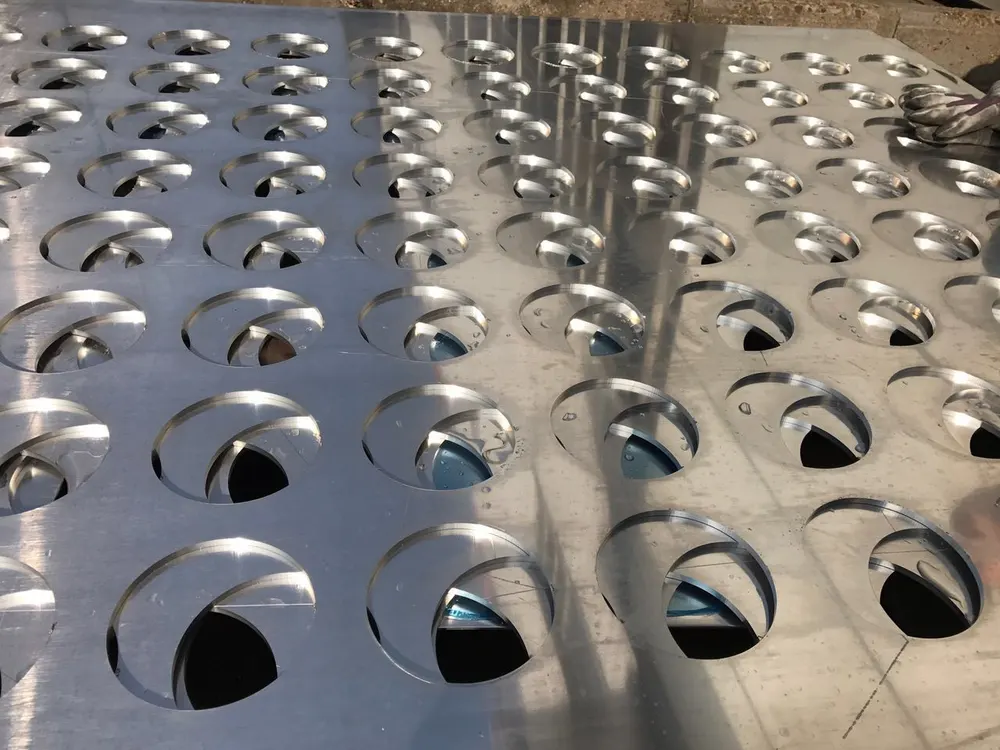Fabricant de panneaux métalliques perforés en aluminium pour mur — Foshan Qi Aluminum Decorative Materials Co. Ltd