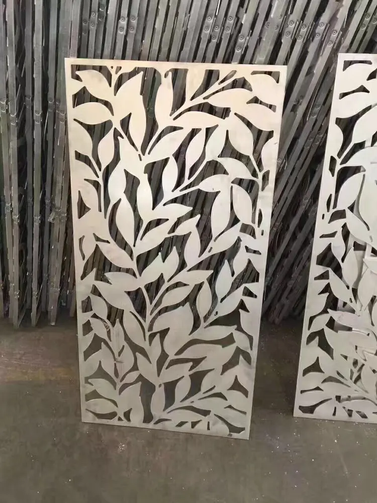 Verre feuilleté trempé sécurisé découpé sur mesure pour panneaux de verre, toiture, verrière, auvent, plafond — Foshan Qi Aluminum Decorative Materials Co. Ltd