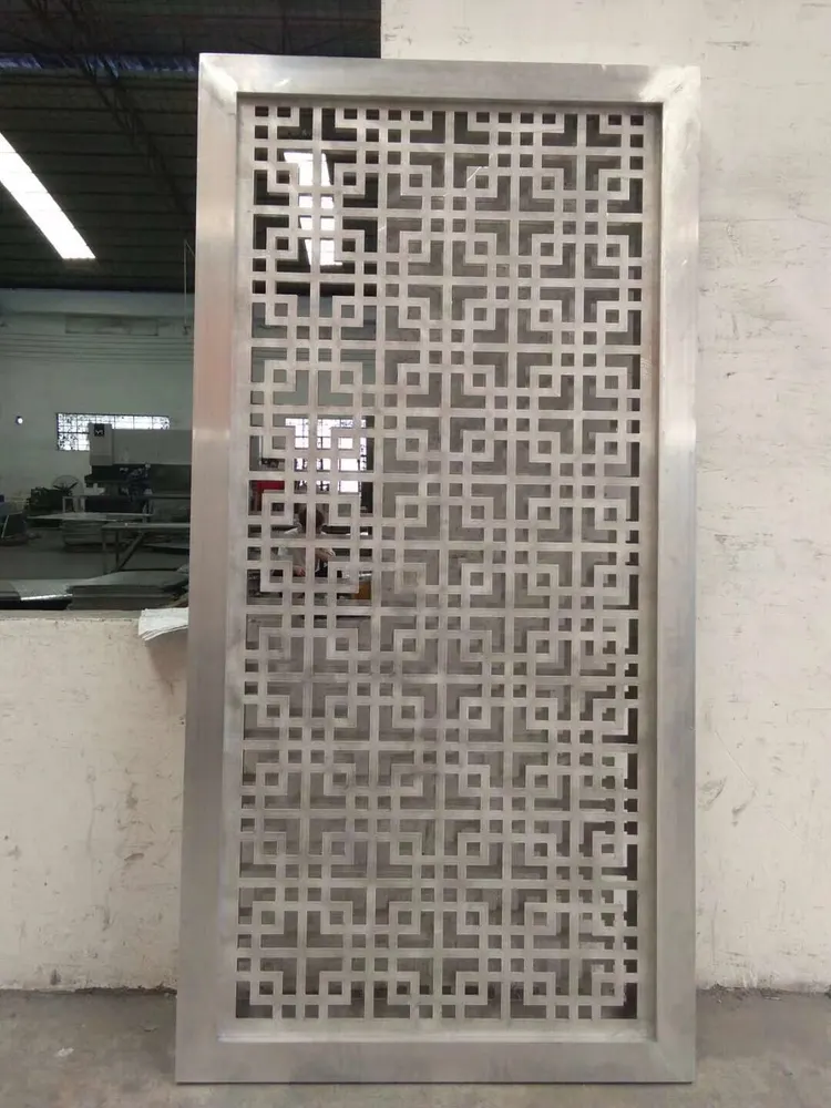 Panneau mural en verre feuilleté trempé sécurisé transparent poli, bord plat, 8 mm, en vente — Foshan Qi Aluminum Decorative Materials Co. Ltd