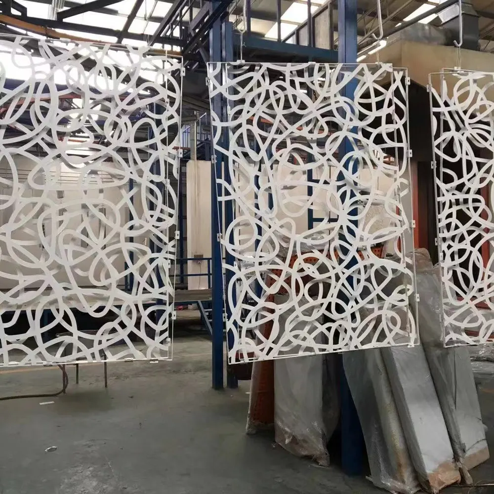 Panneau de façade en aluminium pour revêtement, panneau d'écran en aluminium, panneau en aluminium perforé et crochets — Foshan Qi Aluminum Decorative Materials Co. Ltd