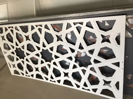 Fabricant de panneaux de décoration en aluminium pour mur-rideau avec revêtement PVDF, découpe laser