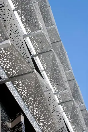 Panneaux en aluminium découpés CNC