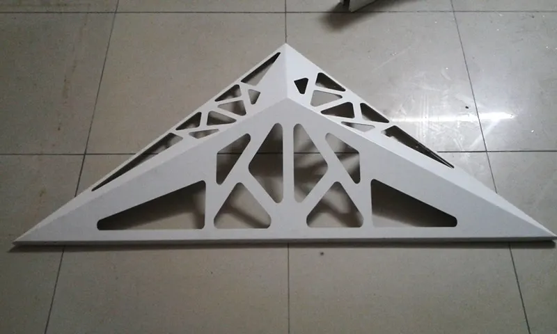 Panneaux décoratifs perforés en aluminium AA1050 usinés CNC — Foshan Qi Aluminum Decorative Materials Co., Ltd