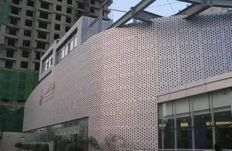 Panneaux métalliques perforés pour façade extérieure, facile à installer, matériau AA1050