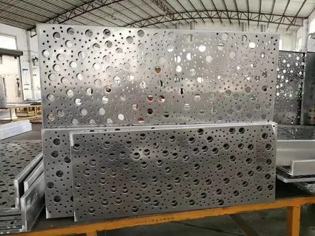 Panneaux décoratifs en aluminium à finition mill, AA1050, pour revêtement mural