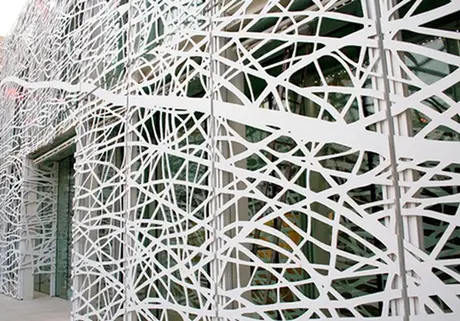 Panneaux de clôture métallique extérieure ondulée en aluminium, matériaux AA5005, panneau de revêtement