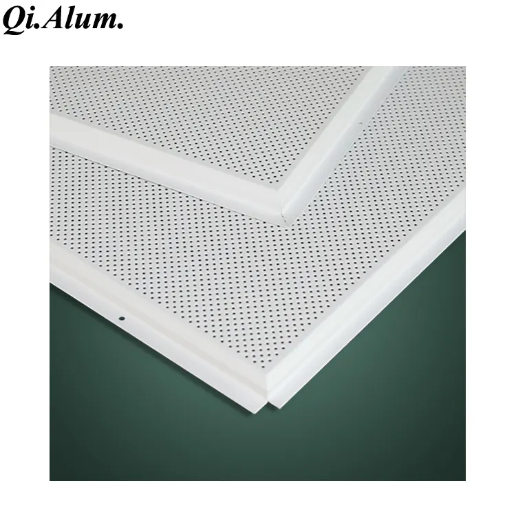 Feuilles perforées gravées en matériau AA1050 personnalisées pour décoration de plafond architectural — Foshan Qi Aluminum Decorative Materials Co., Ltd