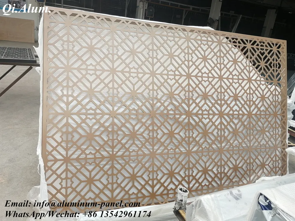 Panneau métallique en aluminium incurvé pour décoration de mur rideau — Foshan Qi Aluminum Decorative Materials Co., Ltd