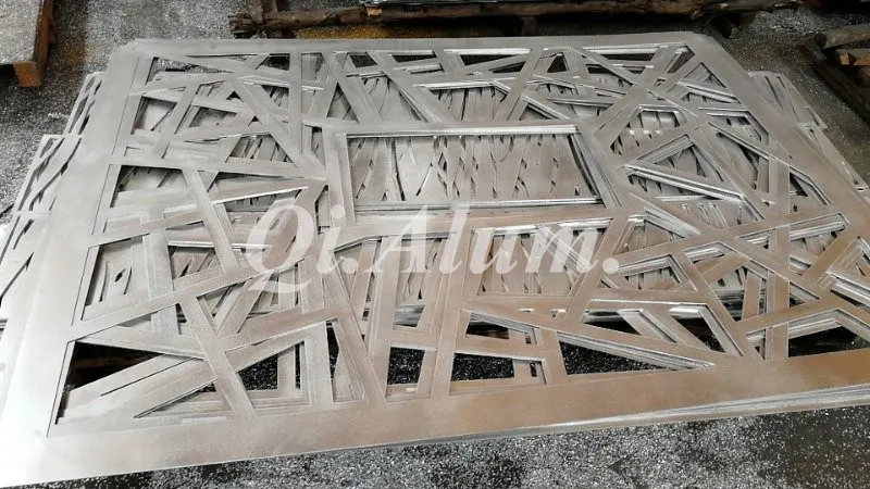 Panneaux de façade en aluminium décoratifs à découpe laser mur-rideau en aluminium — Foshan Qi Aluminum Decorative Materials Co., Ltd