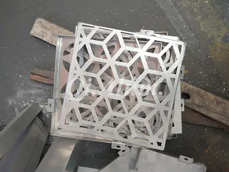 Panneaux de façade en aluminium perforés, revêtement mural métallique, découpe laser/CNC