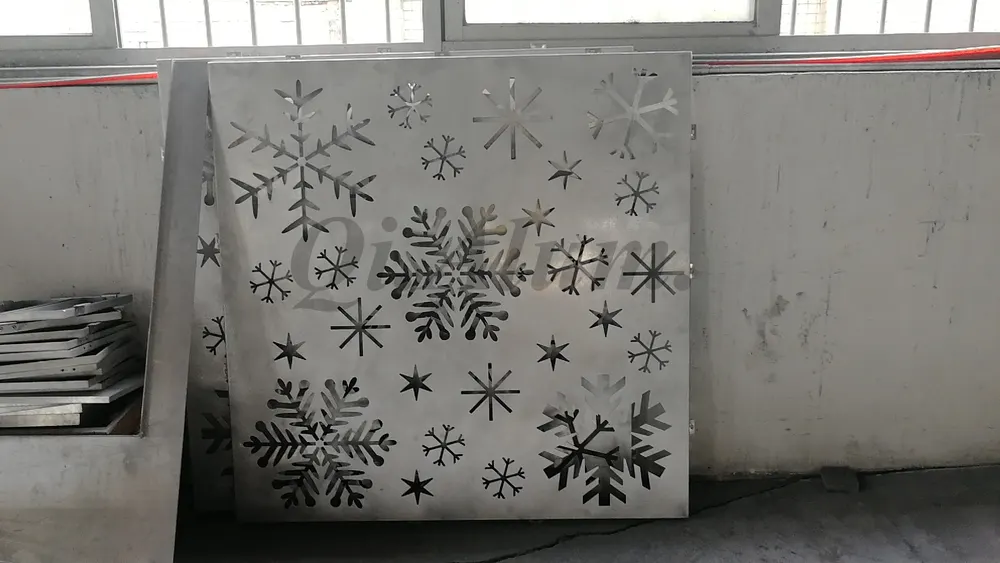 Panneaux en aluminium perforé extérieur découpés au laser pour façade — Foshan Qi Aluminum Decorative Materials Co. Ltd