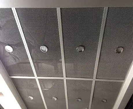 Panneaux de grillage décoratif en aluminium finition usine vue extérieure panneau perforé 4
