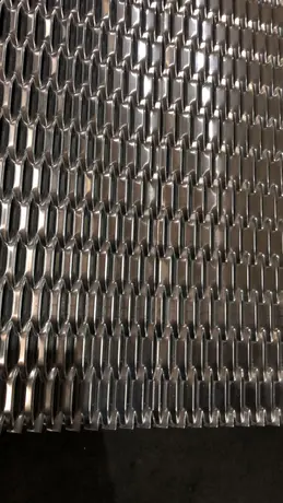 Mésh métallique en aluminium à revêtement PVDF, conception personnalisée, mésh aluminium vue 2