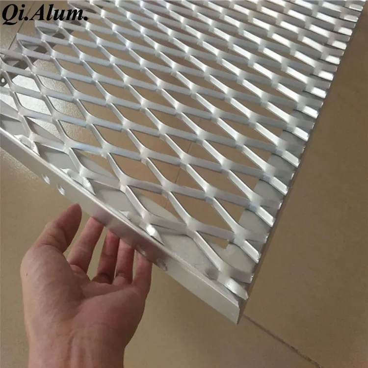 Tôle en métal expansé à petits trous, tôle métallique perforée en aluminium — Foshan Qi Aluminum Decorative Materials Co. Ltd