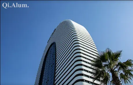 Panneaux en aluminium panneau de revêtement moderne, design tendance pour solutions de façade métallique