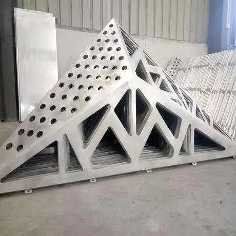 Panneau unique en aluminium sculpté