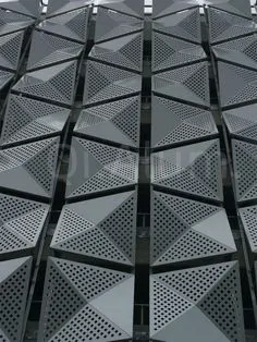 Panneaux en aluminium perforé série 5052 utilisés pour façades extérieures — Foshan Qi Aluminum Decorative Materials Co. Ltd