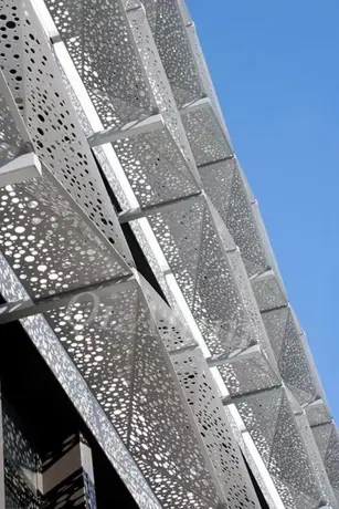 Panneaux décoratifs sur mesure en aluminium perforé à découpe laser pour extérieur, alliage d'aluminium pour façade, vue 5