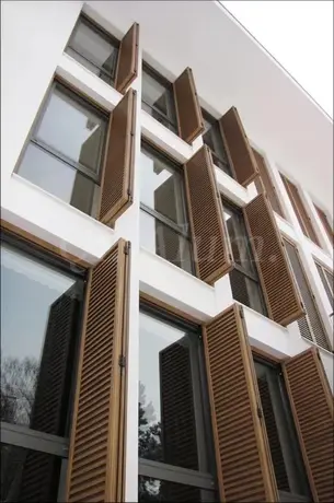Rideau de sécurité aluminium et fenêtre à persiennes extérieure