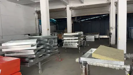 Assemblage de panneau aluminium avec contreplaqué GI — feuille d'acier galvanisé de 1 mm + rockwool + panneau aluminium plein de 2 mm vue 6