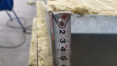 Assemblage de panneau aluminium avec contreplaqué GI — feuille d'acier galvanisé de 1 mm + rockwool + panneau aluminium plein de 2 mm vue 8