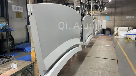 Panneau décoratif en tôle d'aluminium incurvée épaisse 3.0 mm, panneau de rideau métallique sur mesure avec revêtement poudre des deux côtés, vue 6
