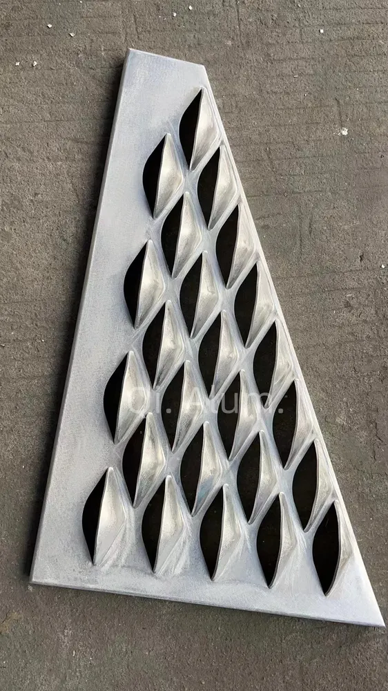 Panneaux en aluminium en forme d'écailles de poisson 3 mm, design élégant pour revêtement de mur-rideau — Foshan Qi Aluminum Decorative Materials Co., Ltd
