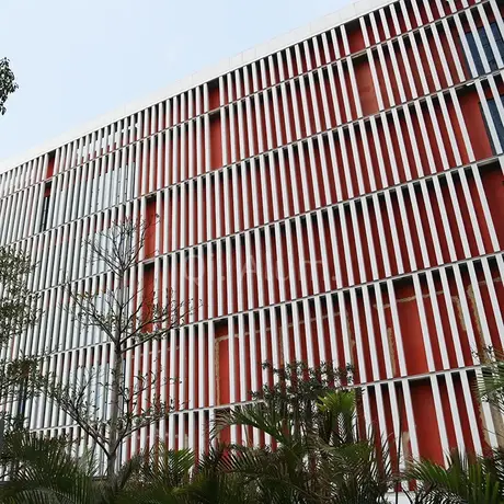 Panneaux de revêtement à lames en section boîte en alliage d'aluminium, façade extérieure, mur-rideau vue 2
